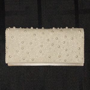 Pearl Clutch